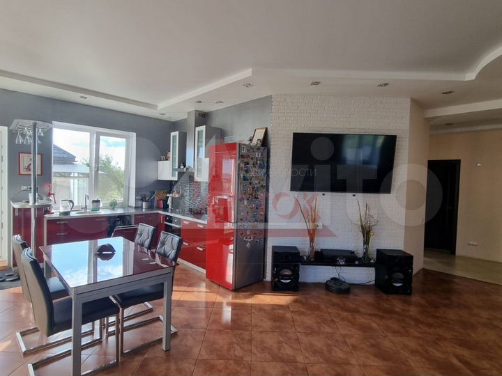 Коттедж 270 м² на участке 12 сот.