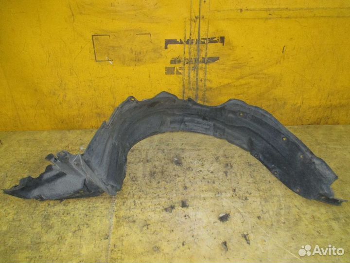 Подкрылок Toyota Prius NHW20 (Переднее Правое)