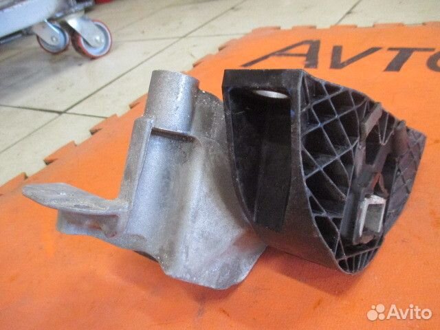 Кронштейн двигателя правый Renault logan I 2004-20