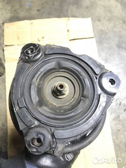 Амортизатор передний левый Nissan Teana J32 2.5