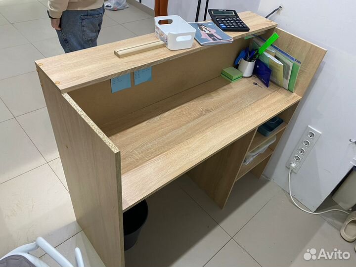 Стойка ресепшен с подсветкой