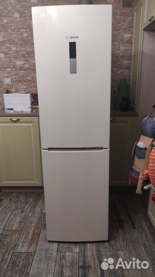 Холодильник Bosch KGN39VK15R