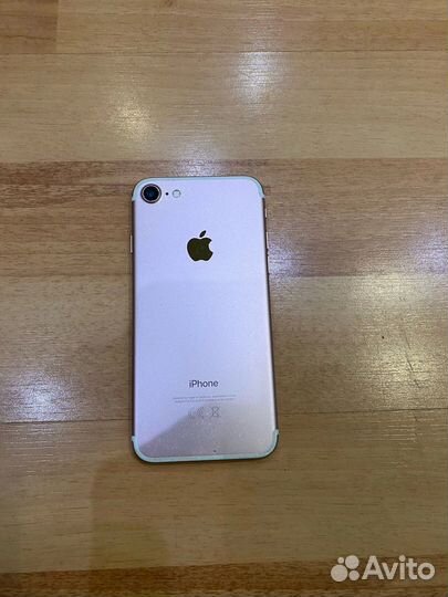 Телефон iPhone 7