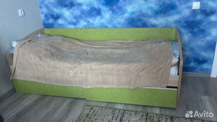 Продам комплект детской мебели