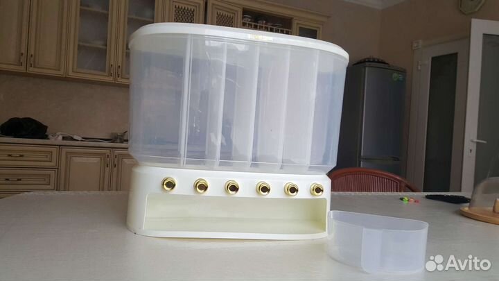 Диспенсер для сыпучих продуктов