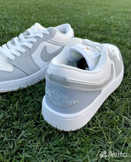 Кроссовки Nike белые