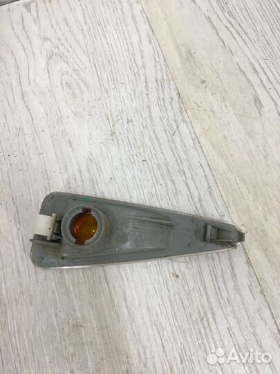 Повторитель поворотника в Крыло в Зеркало Renault
