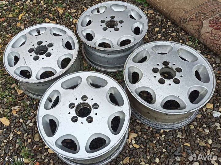 Mercedes 124Ромашки R15