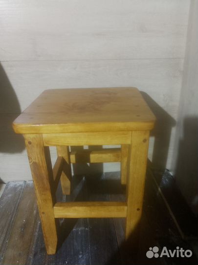 Табуретки деревянные