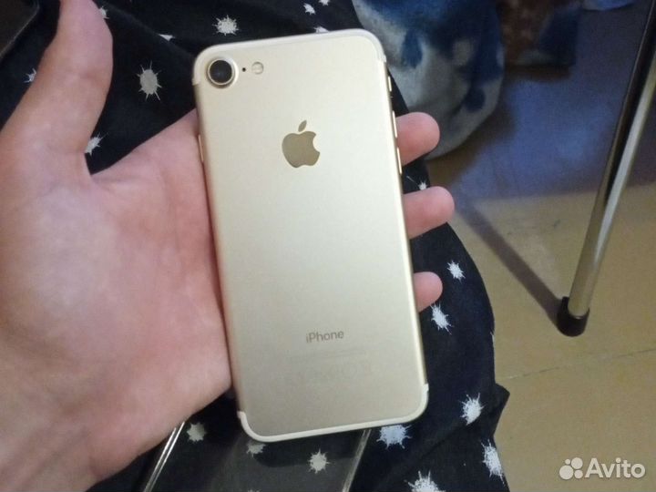 Телефон iPhone 7