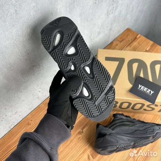 Adidas Yeezy Boost 700 V2 «Vanta»