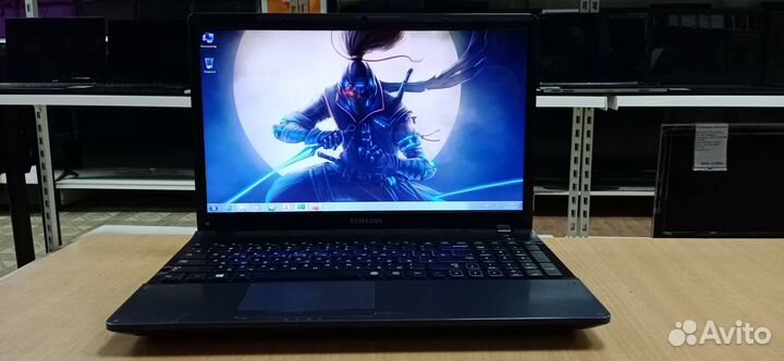 Samsung NP300E5C/i5 3210/4GB/GT620/320GB/15.6