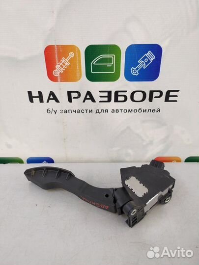 Педаль газа Toyota Avensis T270 2ZR-FAE 2010
