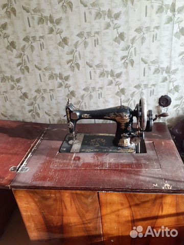 Швейная машина 