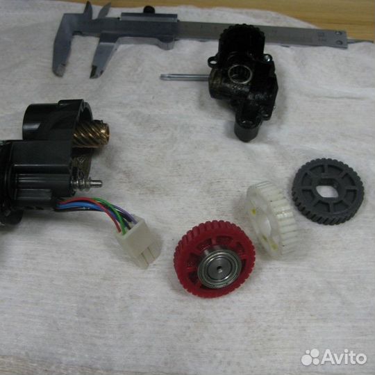 Шестерня редуктора стеклоподъемника моторной яхты