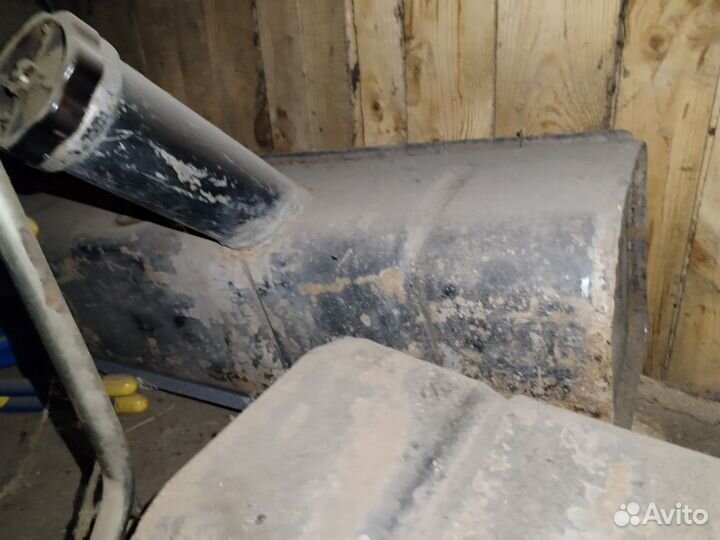 Продаётся бензобак УАЗ-3151 (469 ),компрессор ЗИЛ