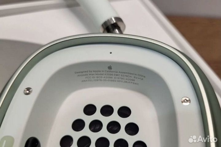 AirPods Max зелёные