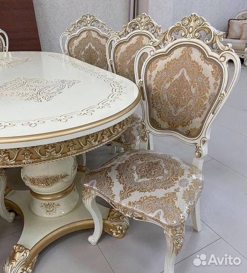 Кухонный стол и стулья