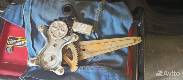 Стеклоподъемник Lifan Solano