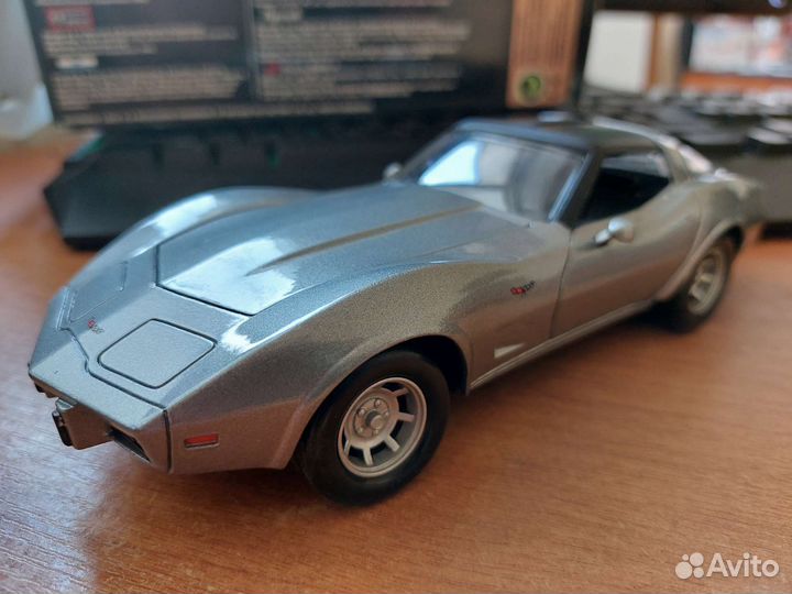 Модель автомобиля Chevrolet Corvette 1979 1:24