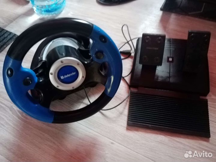 Игровой руль с педалями