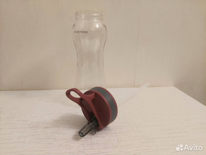 Спортивная бутылка для воды