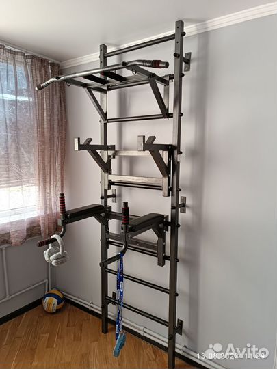 Шведская стенка с турником и брусьями