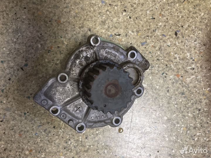 Насос водяной двигателя volvo (30713570) б.у