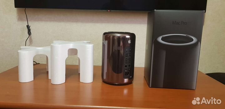 Apple mac pro late D 300 3.7