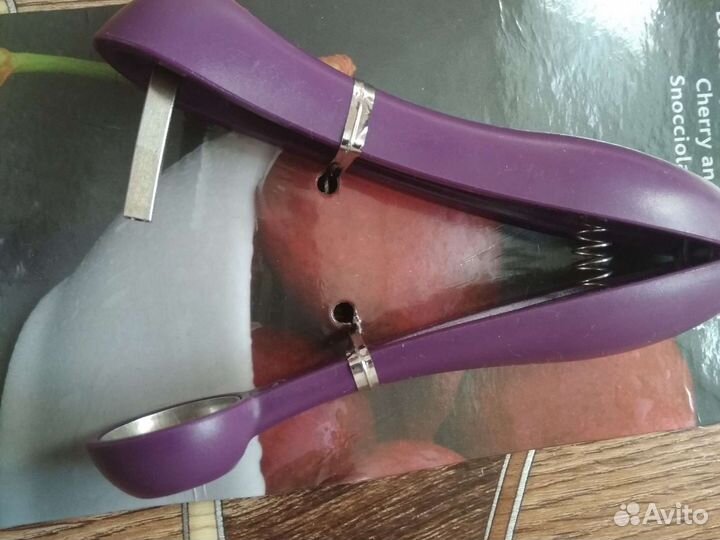 Для удаления косточек из вишни