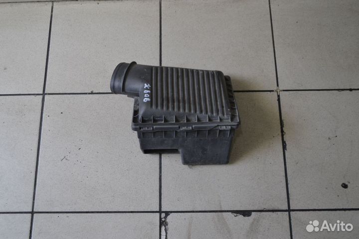 Корпус воздушного фильтра Dodge Stratus 1