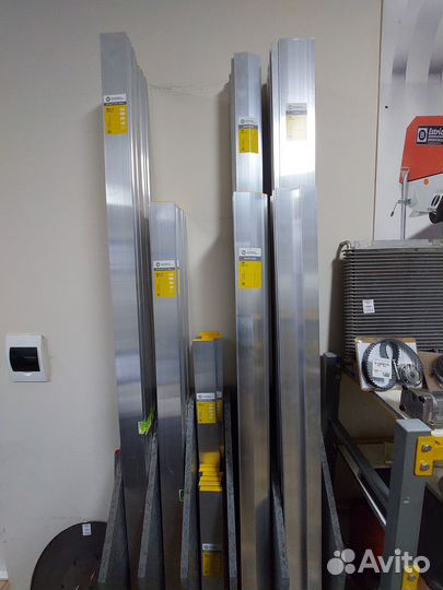 Правило с уровнем 2м для полусухой стяжки пола