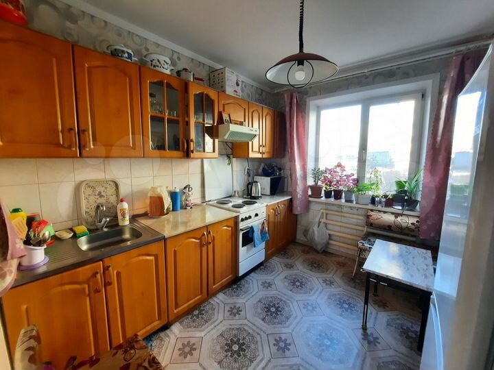 4-к. квартира, 80 м², 1/10 эт.