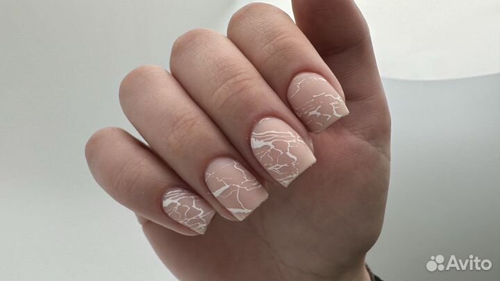 Маникюр с покрытием гель-лаком