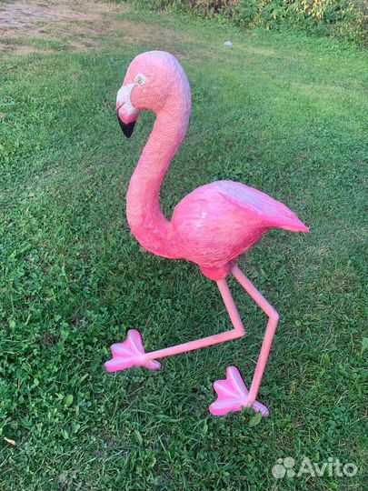 Фламинго скульптура