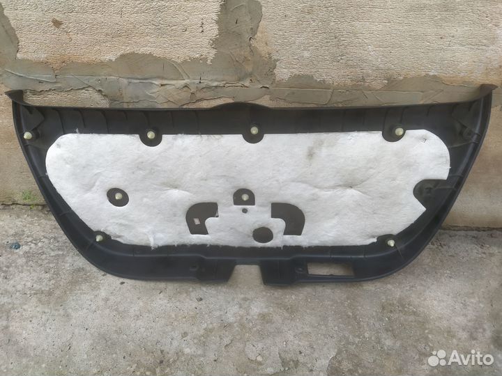 Обшивка пластик крышки багажника Хонда Джаз