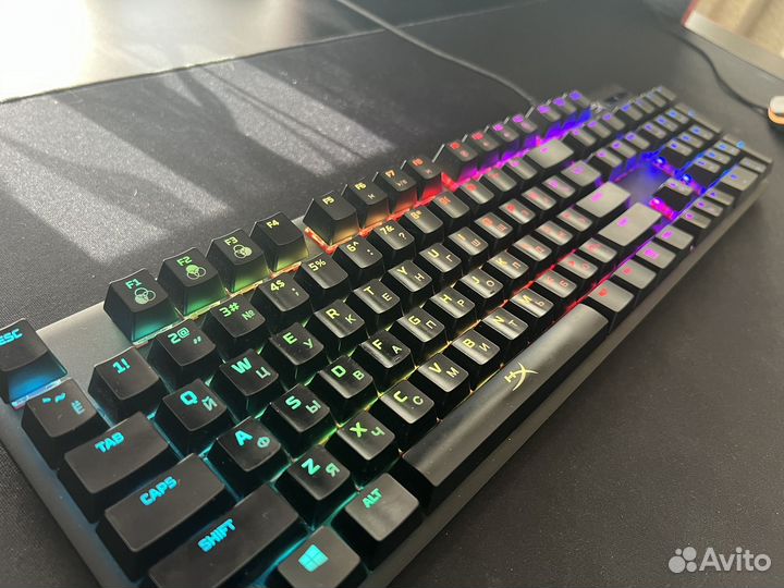 Клавиатура HyperX с росписью Дмитрия Ликса