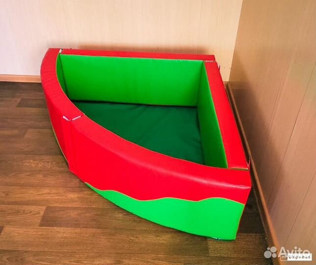 Угловой сухой бассейн 1,2 м с аппликациями