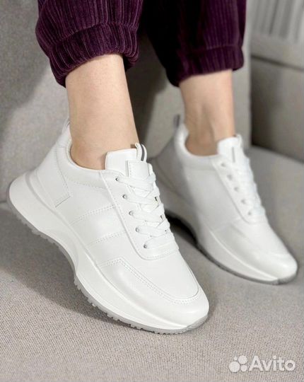 Кроссовки женские новые