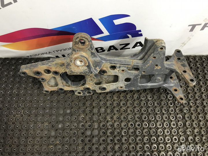 Кронштейн передней рессоры правый