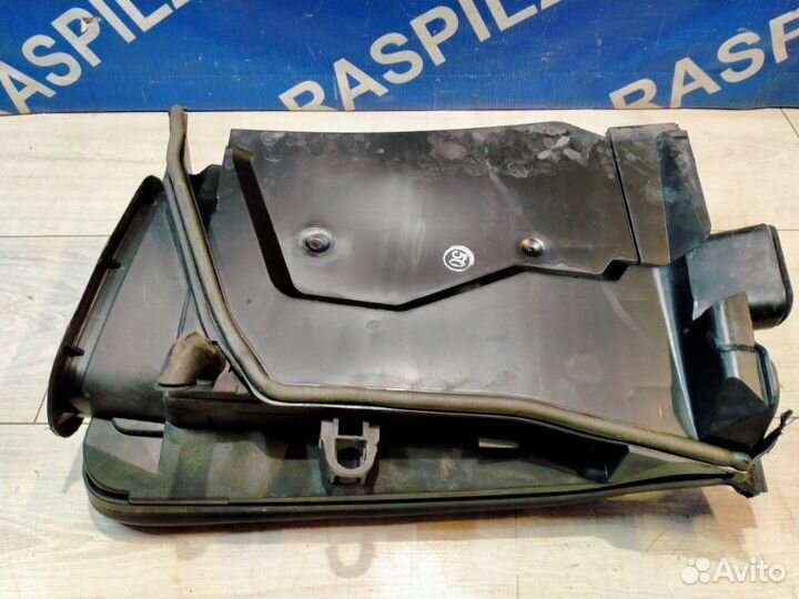 Корпус салонного фильтра правый Bmw 523I Левый