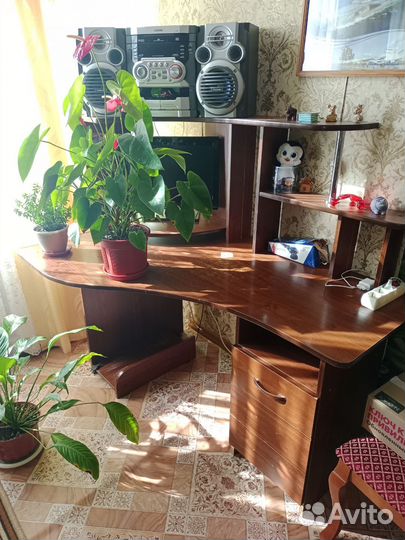 Письменный стол школьный