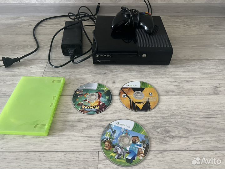 Xbox 350 e и 3 игры на дисках