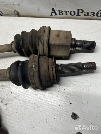 Полуось привод шрус правый Accent Hyundai