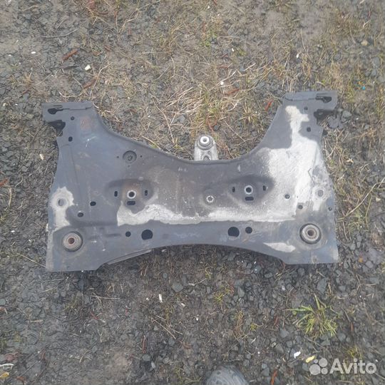 Подрамник на Nissan note