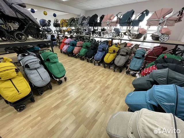 Прогулочная коляска, новая с накидкой на ножки