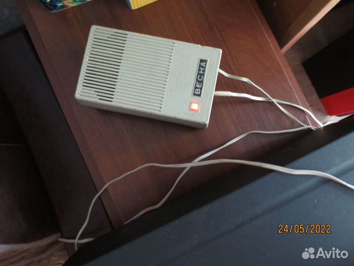 Кассетный магнитофон с радио и телевизором