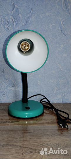 Лампа настольная зеленая