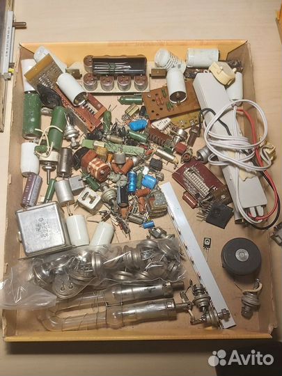 Транзисторы, радиодетали и т.д. ворох