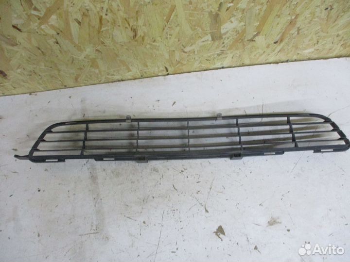 Нижняя решетка бампера Тойота Королла 150